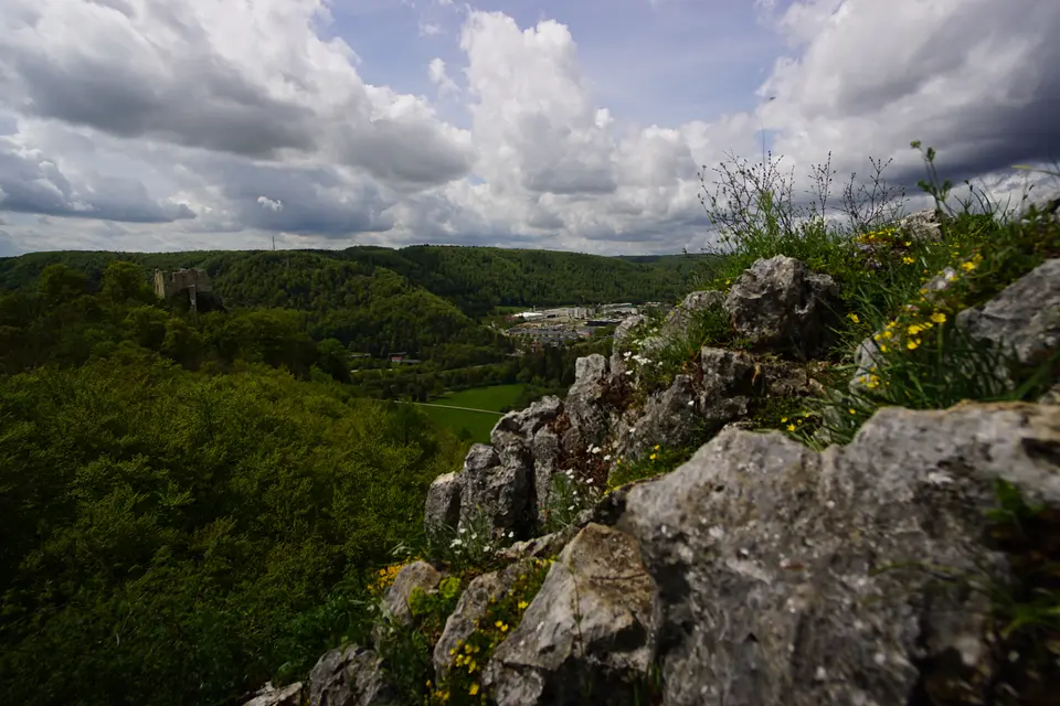 Felsen und weite Landschaft bei Blaubeuren