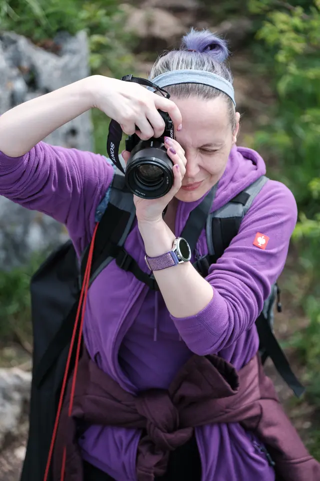 Fotografin Melanie Martin mit ihrer Kamera